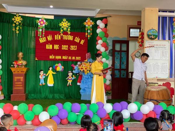 Đánh trống khai giảng