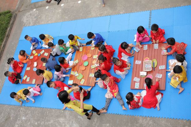 Ảnh bé trang trí bưu thiếp trang trí ngày tết