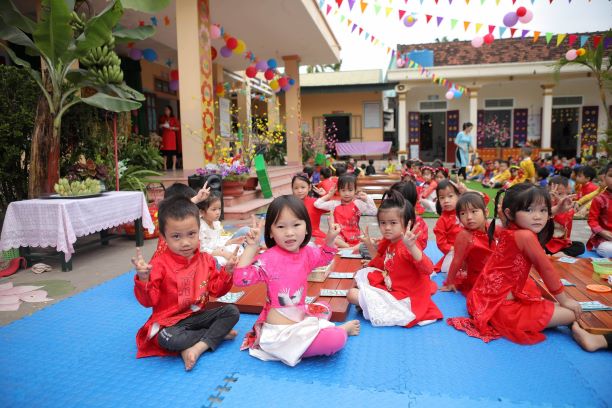 Ảnh bé vui đón tết năm 2020 x jpgc