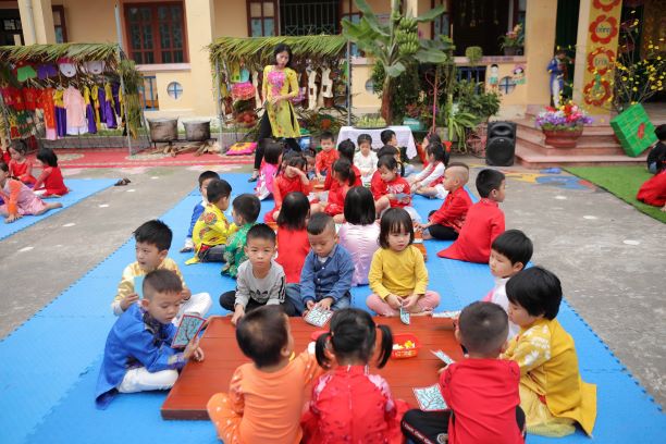 Ảnh bé vui đón tết năm 2020