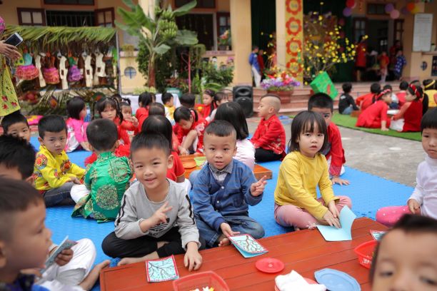 Ảnh bé vui đón tết năm 2020 jpgc