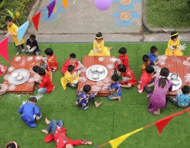 Ảnh các cháu 5 tuổi trải nghiệm nặn bánh