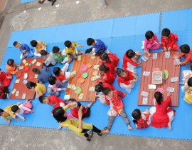 Ảnh bé trang trí bưu thiếp trang trí ngày tết