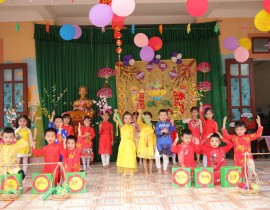 Ảnh bé vui đón tết năm 2020