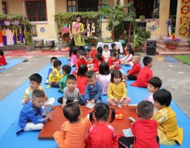 Ảnh bé vui đón tết năm 2020